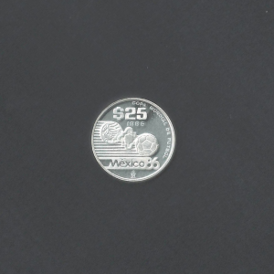 1985 25 Pesos Football World Cup Rosette Silver Mexico Coin