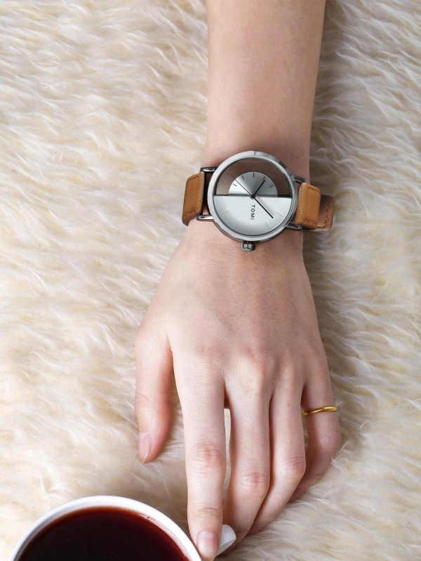 Round Dial Quartz Watch Tomi Silver & Brown