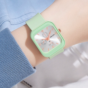Snazzy Looking Square Pointer Quartz Watch! Womens Flashy Green!