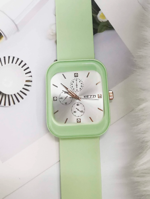 Snazzy Looking Square Pointer Quartz Watch! Womens Flashy Green!